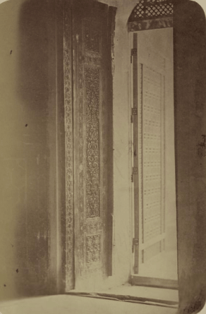 Гробница эмира Тимура Курагана (Гур-Эмир). Одна из дверей.