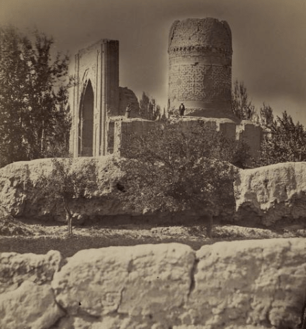 Ишрат-хана, развалины летнего дворца Тамерлана. Боковой фасад (южный).  Фотография из Туркестанского альбома.