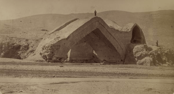 Shadman Malik Bridge. View from the west. In the Turkestan album, this construction is called the Shadaman Malik bridge, but the adopted name is an aqueduct on the Zeravshan River. Built in 1502