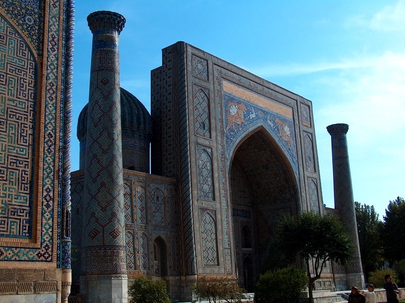 Minarets of Sher-dor madrasah.