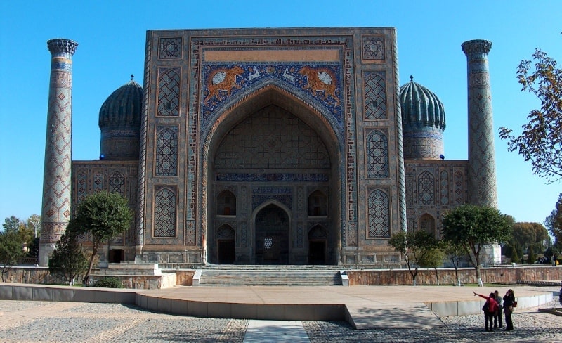 Minarets of Sher-dor madrasah.