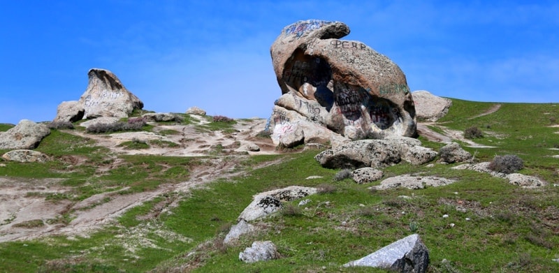 Spurs of the Gissar Range. The road Samarkand - Shakhrisabzs.