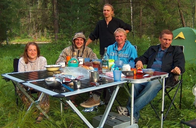 Picnic on way to Lake Shaitankol.
