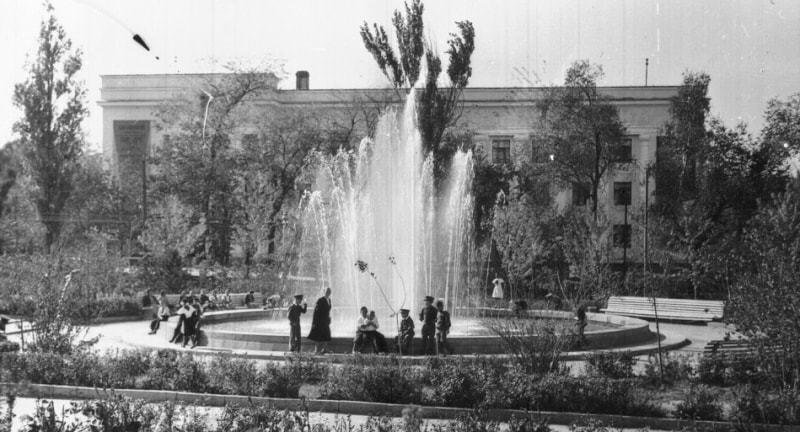 Fountains in the Old Square. 1957.