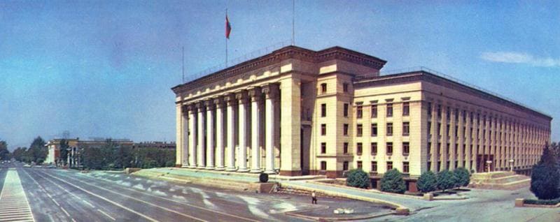 Government House, Komsomolskaya Street, V.I. Lenin, 1980.