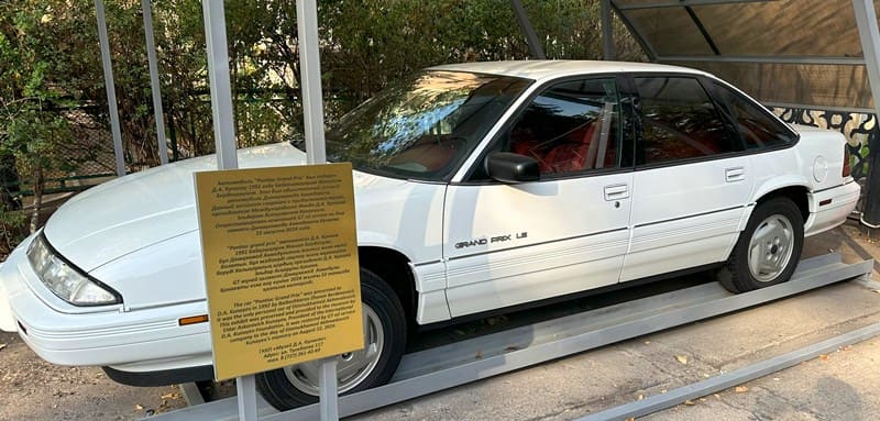 Автомобиль "Pontiac Grand Prix" был подарен Д.А. Кунаеву в 1992 году Байкошкаровым М. Б.  Это был единственный личный автомобиль Д. Кунаева. Данный экспонат сохранен и предоставлен музею, президентом Международного Фонда Д.А. Кунаева Э. А. Кунаевым. Отреставрирован компанией “GT oil service” ко дню памяти Д. А. Кунаева 22 августа 2024 года.