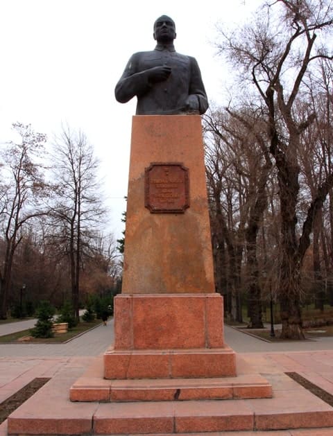 Памятник И.В. Панфилову (1893-1941 г.г.) установлен в 1968 году в честь героя Советского Союза генерала, командующего Панфиловской дивизией.