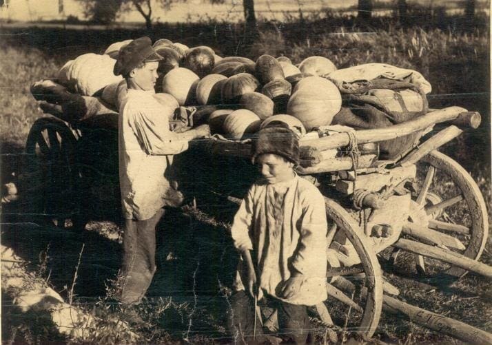 Базар в Верном. Фотография А.И. Туполева. 1890-е г.г.