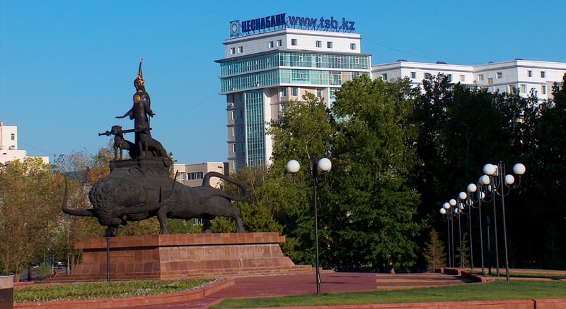 Жер ана. Монумент жер ана. Жер ана Астана. Памятник Томирис в Астане. Жер-ана монумент в Астане.