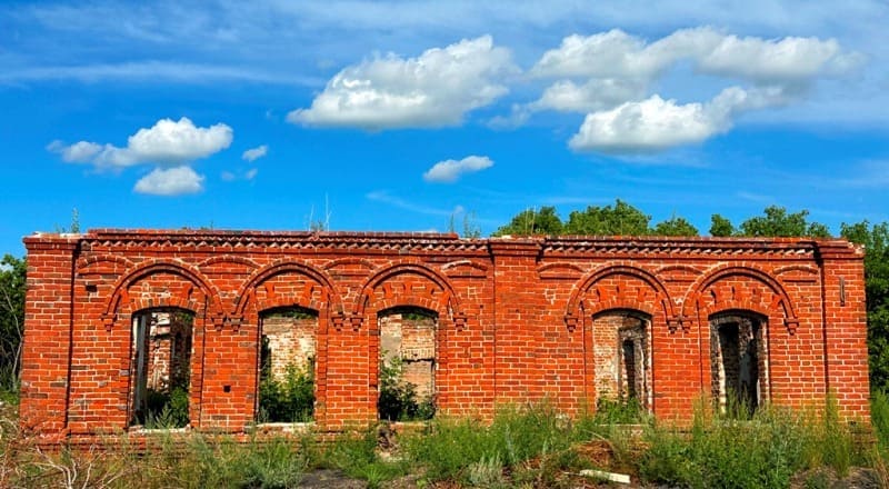 Остатки дома Кладеновых в Пресногорьковке. 2023 г. 
