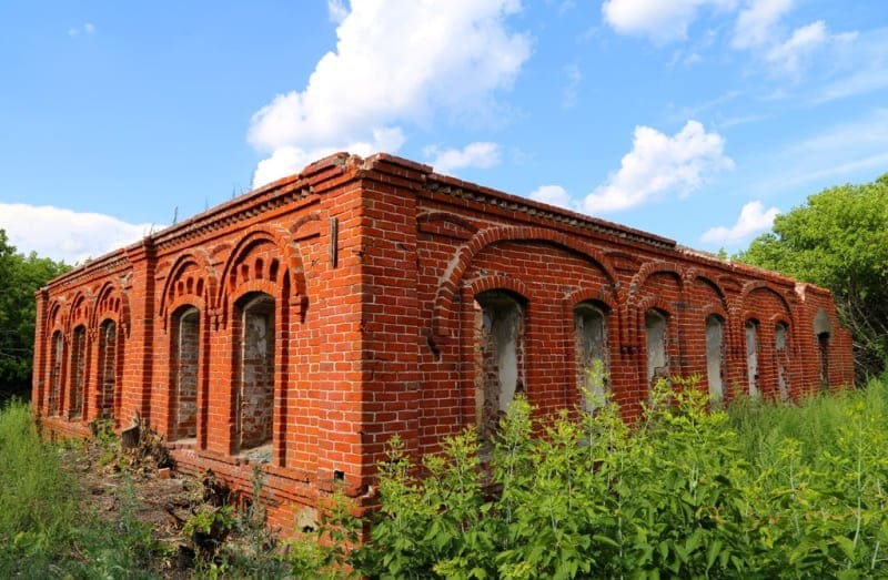 Остатки дома Кладеновых в Пресногорьковке. 2023 г. 