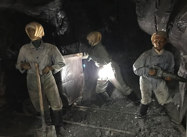 Диарама «Угольная шахта в поселке Таушык».