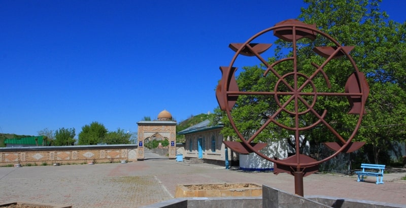  Mausoleum Ibrahim-Ata.