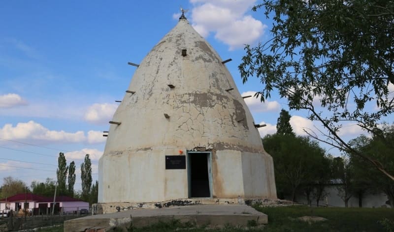 Aje-Ata Mausoleum is located in the western part of the Sozak settlement, in the administrative center of the Sozak rural district, in the village of the same name, in the Sozak district of the Turkestan region.