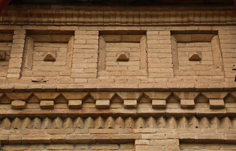 Nogai Ishan Mosque. Brickwork with decorative elements reminiscent of Mudejar architectural monuments. Distinguishing features include a figured brick frieze and ornamental inserts made of dark red baked brick. Cornice and brickwork. 2024