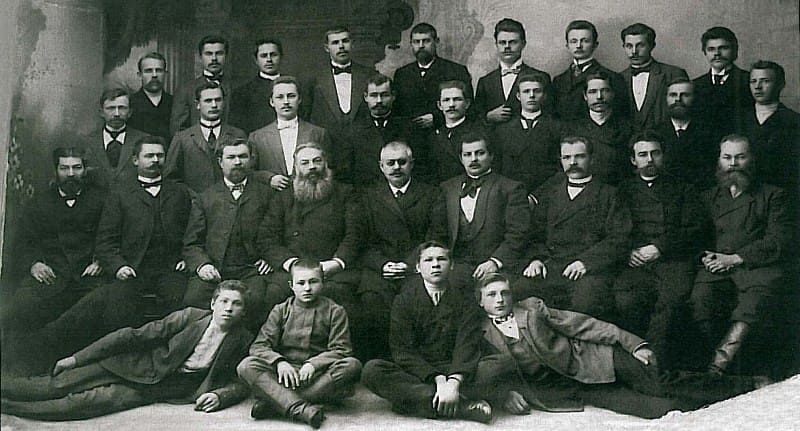 Employees of the Trading House “Nikita Pugasov and S-ya”. The city of Verny, early XIXth century. N.Ya. Pugasov – 4 from left (from left to right) in the second row. Photo from the collections of the Almaty City History Museum.