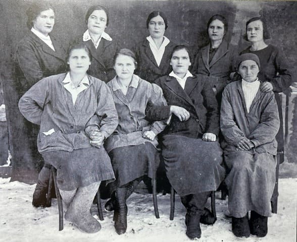 Работники пошивочного цеха «Пламя». 18 января 1942 года.