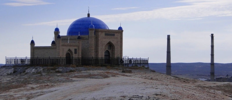 Mausoleum of the former director of the Karsakpy plant Kadyr Matkenov.