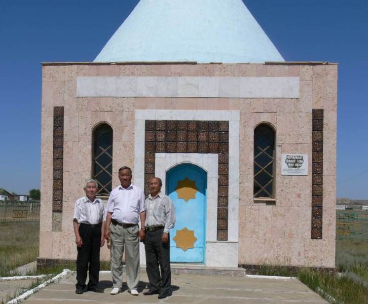 Members of the scientific expedition at the M. Dulatov mausoleum. From left to right: Professor Dzhumabaev N.M., Vice-rector A.S. Sadenov, designer, artist-designer S.D. Akhmetov.