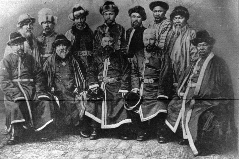 On the Foto. From left to right, first row: aga-sultan of the Atbasar district Yerden Sandybaiuly, aga-sultan of the Kokshetau district Shyngys Ualiuly (father of Ch. Valikhanov), aga-sultan of the Bayanaul external district Musa Shormanuly, volost ruler in Bayanaul Sekerbay Malgeldyuly, aga-sultan of Karkaralinsky district Kusbek-tore. In the second row from left to right: Khaliullah Oskenbayuly (Abai's uncle), famous kuishi Tattimbet, Kakabay Alshynbayuly (direct descendant of Kazbek biy), the volost ruler in Bayanaul Kusain Boshtayuly, Kulmaganbet mouth, Mustafa Baydalyuly, Volost Akkoshkar. On the back of the picture there is an inscription “Know Turan. XIX century".