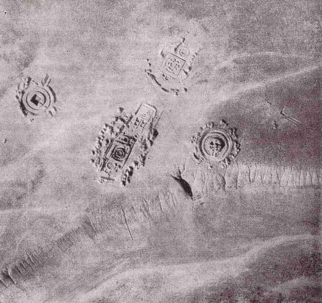 Погребальный комплекс Тагискен на сухом русле Инкар-Дарья.