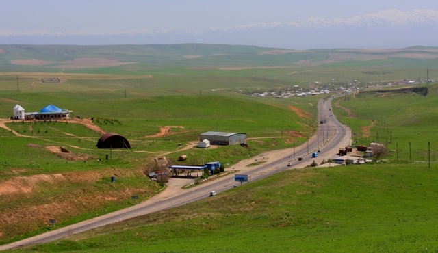 The environs of the Kazugrt pass.