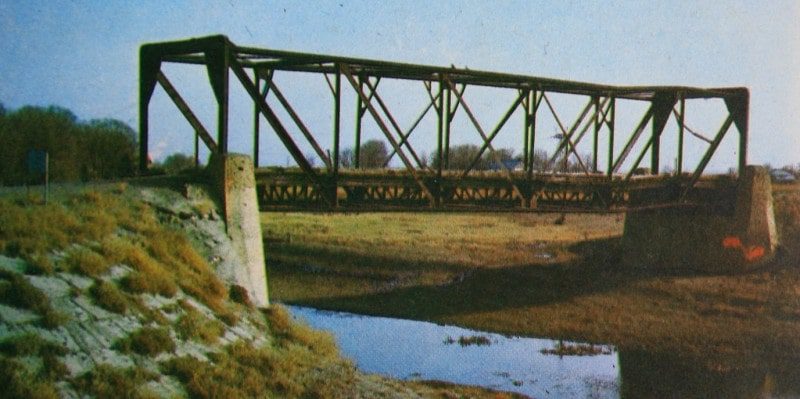 Red bridge in the village of Ekpindy. Photo of the 80s of the XX century.