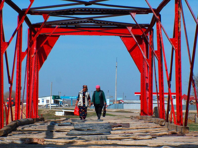 Red bridge in the village of Ekpindy.