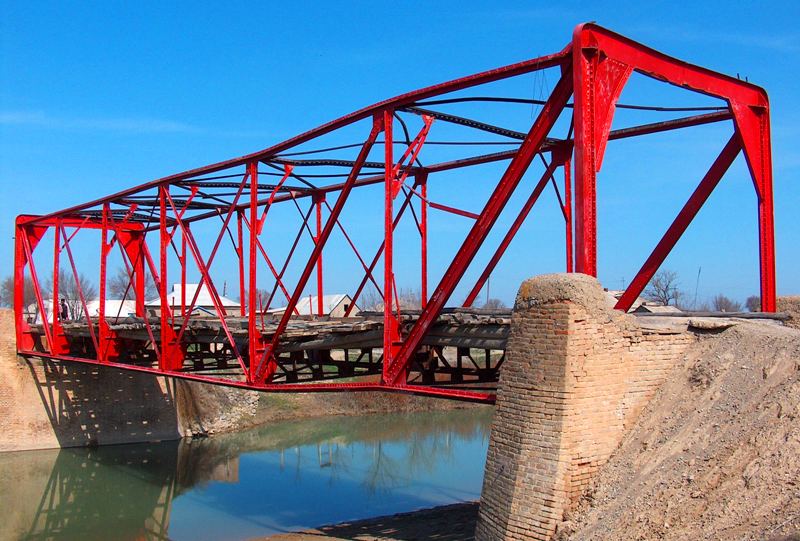 Red bridge in the village of Ekpindy.