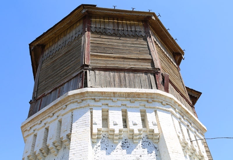 The water tower at Timur station.