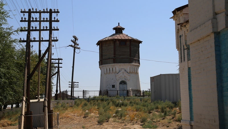 The water tower at Timur station.