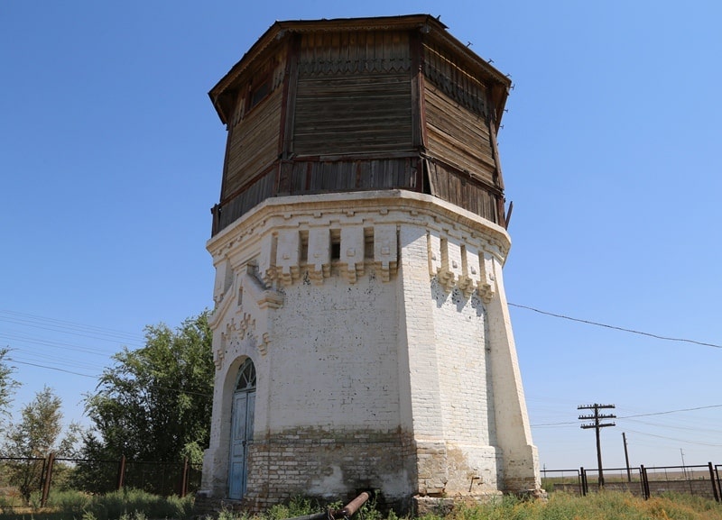 The water tower at Timur station.