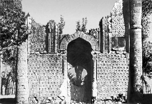 Mausoleum of Aisha Bibi. Photography from the early XXth century.