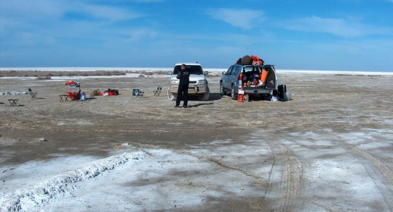 Туристы в окрестностях Восточного Приаралья. Кызылординская область.