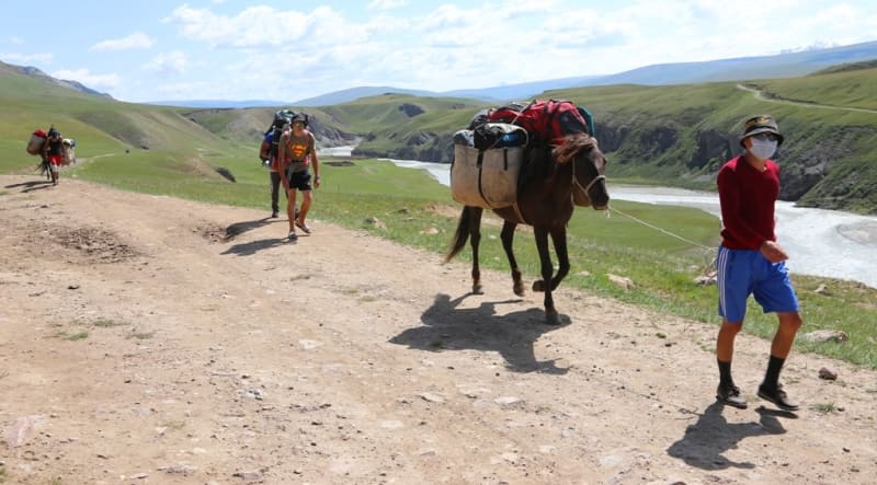 Туристский поход в горах Терскей Ала-Тоо. Иссык-Кульская область. Кыргызстан.