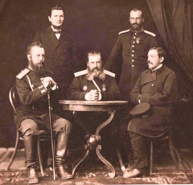 The Kuldzha Chancellery team (from left to right): seated – Jarkent district governor I. V. Selitsky, military governor A. Ya. Fride, consul I. V. Paderin; standing – special assignments official N. F. Vishnevsky and chief of the chancery N. N. Pantusov. Photographer – Abram Leybin. https://vernoye-almaty.kz/studies/kulja.shtml