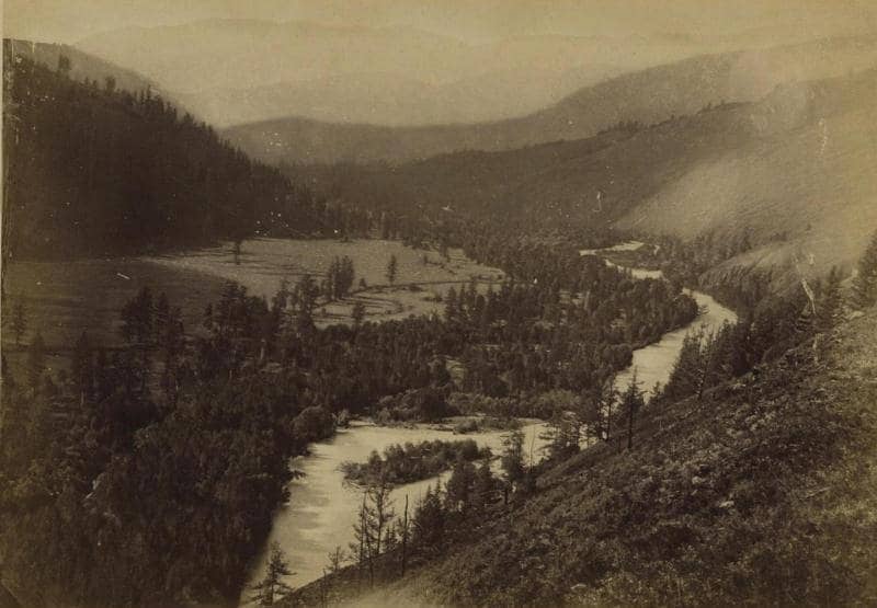 Река Бухтарма и Бухтарминская долина. Фотография Л. К. Полторацкой. 1870-е годы.