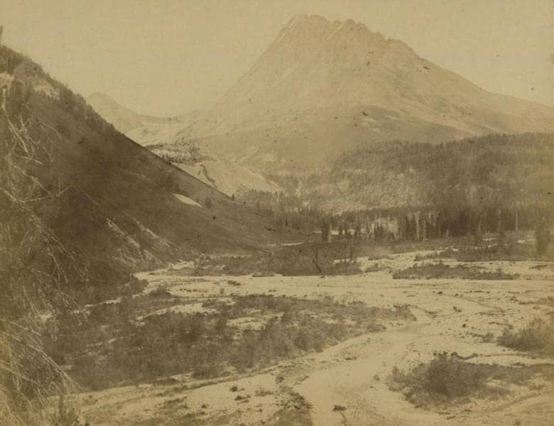 Berel Glacier. Photo by L.K. Poltoratskaya. 1870s.