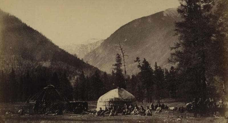 Урочище Тау-Текеле в Бухтарминской долине. Фотография Л. К. Полторацкой. 1870-е годы.