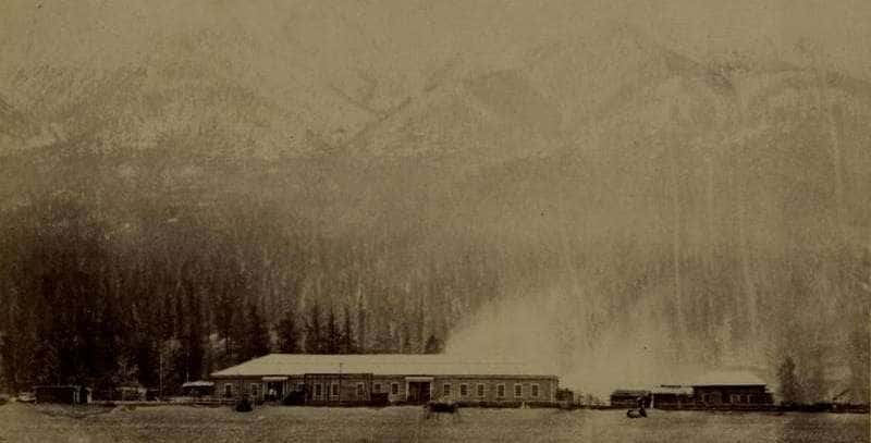 New barracks on the picket (station) Altayskaya (Katon-Karagay), border post of the Russian Empire in the Bukhtarma Valley). 1879. Photo by L.K. Poltoratskaya.