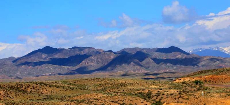 Orography of Altyn-Emel Ridge consists of two main parts: plain adjacent to right bank of Ili River and mountainous part consisting of spurs of Zhungar Alatau and macroslope of Altyn-Emel Ridge.