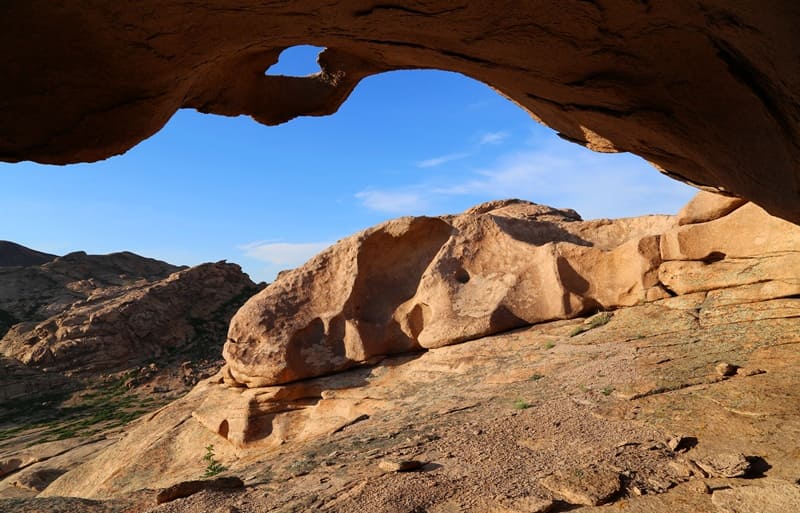 Bektau Ata Mountains are located 71 kilometers from northwestern part of Lake Balkhash and city of Balkhash.