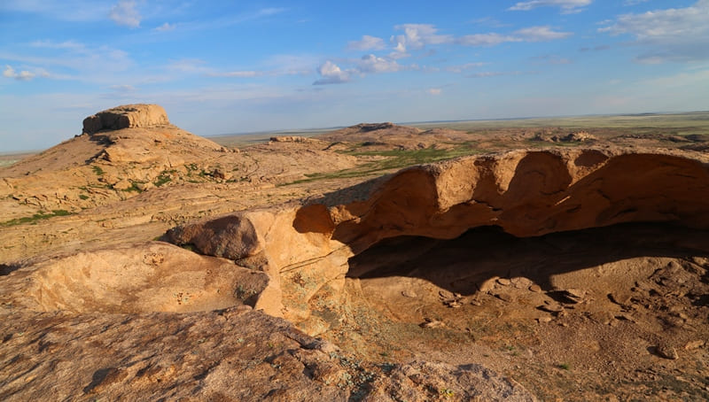 This granite massif, rising to 1,214 meters above sea level, is considered a unique geological natural monument and a popular destination for tourists, travelers, and nature lovers. 