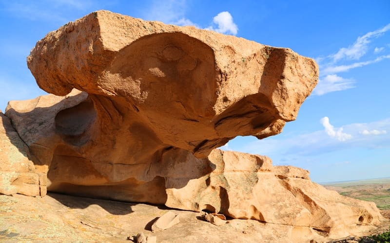 Here you can see majestic cliffs, walk along ancient trails, hear legends, and enjoy silence broken only by steppe wind.