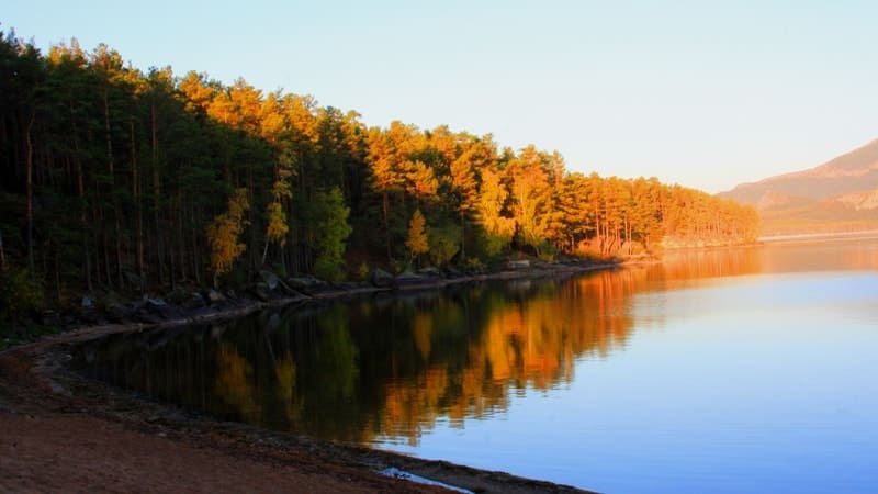 Lake Borovoe, also known as Aulie Kol ("Sacred Lake" in Kazakh), is located in Akmola region, in eastern part of Kokchetau Upland.