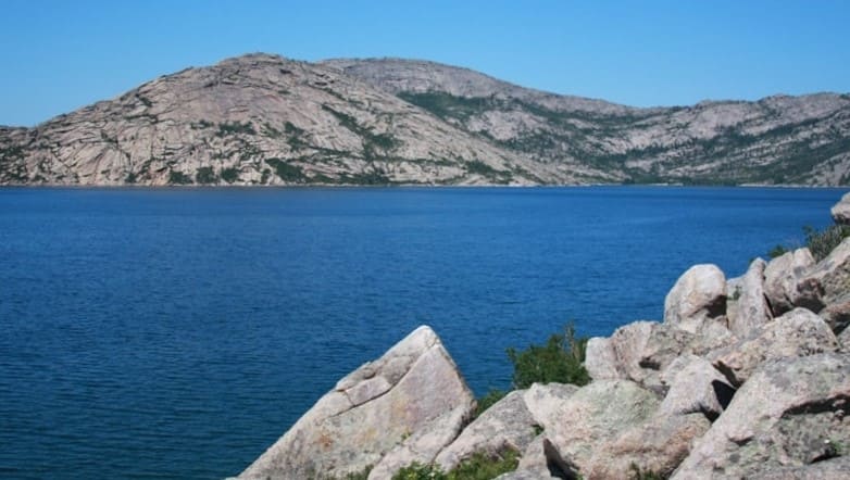 Sun glare on the surface - a living pattern created by clear water and wind.
