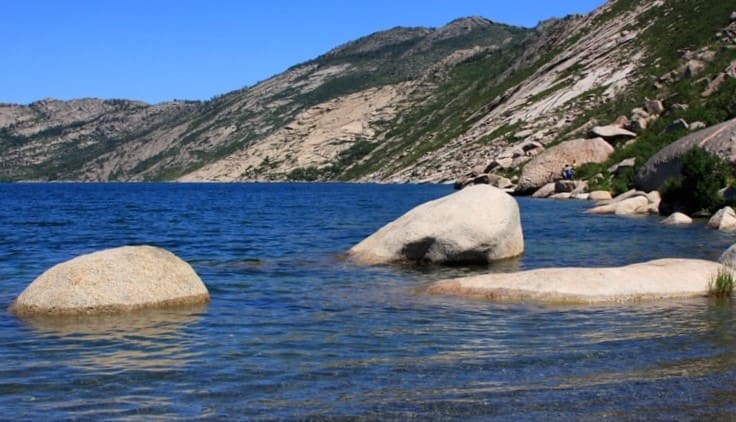 A view of a chain of lakes among granite faults - a classic landscape of the Sibinsky group.
