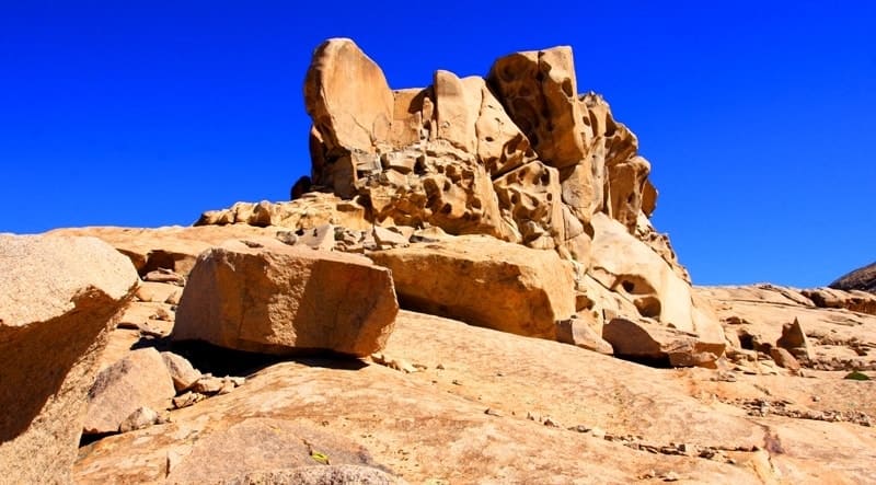 Bektau Ata Mountains, like a separate rocky country in middle of the steppe, range in altitude from 600 to 1,214 meters above sea level.