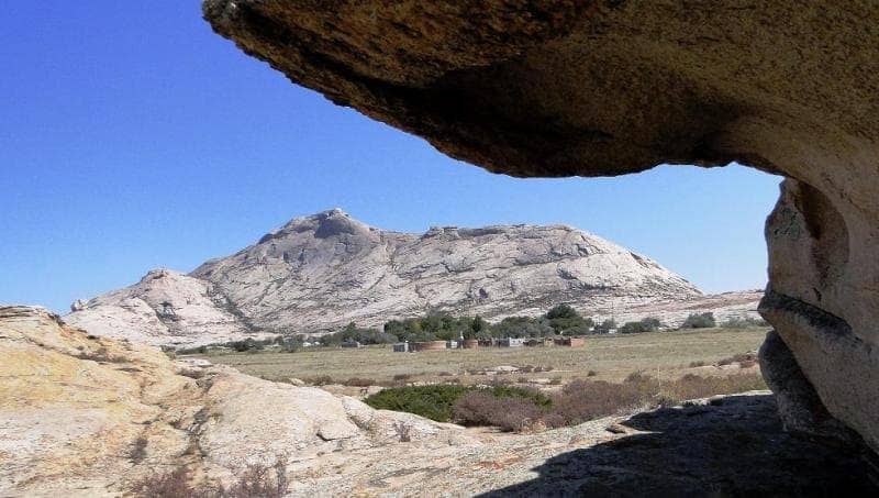 Eastern main mountain range is highest, with highest point of Bektau Ata massif reaching 1,214 meters above sea level – pink peak of Bektau Ata – an oasis in Northern Balkhash region dominates surrounding area.