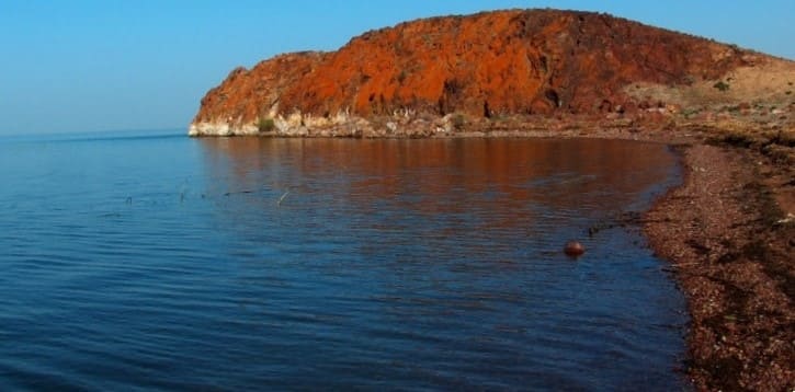 Озеро Балхаш расположено на высоте 341 м. н. у. м, находится в Балхаш-Алакольской впадине,